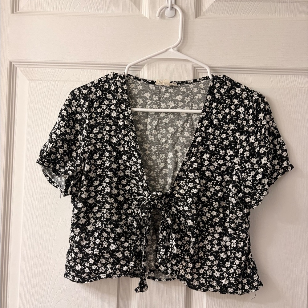 La Hearts Black and White Floral Blouse